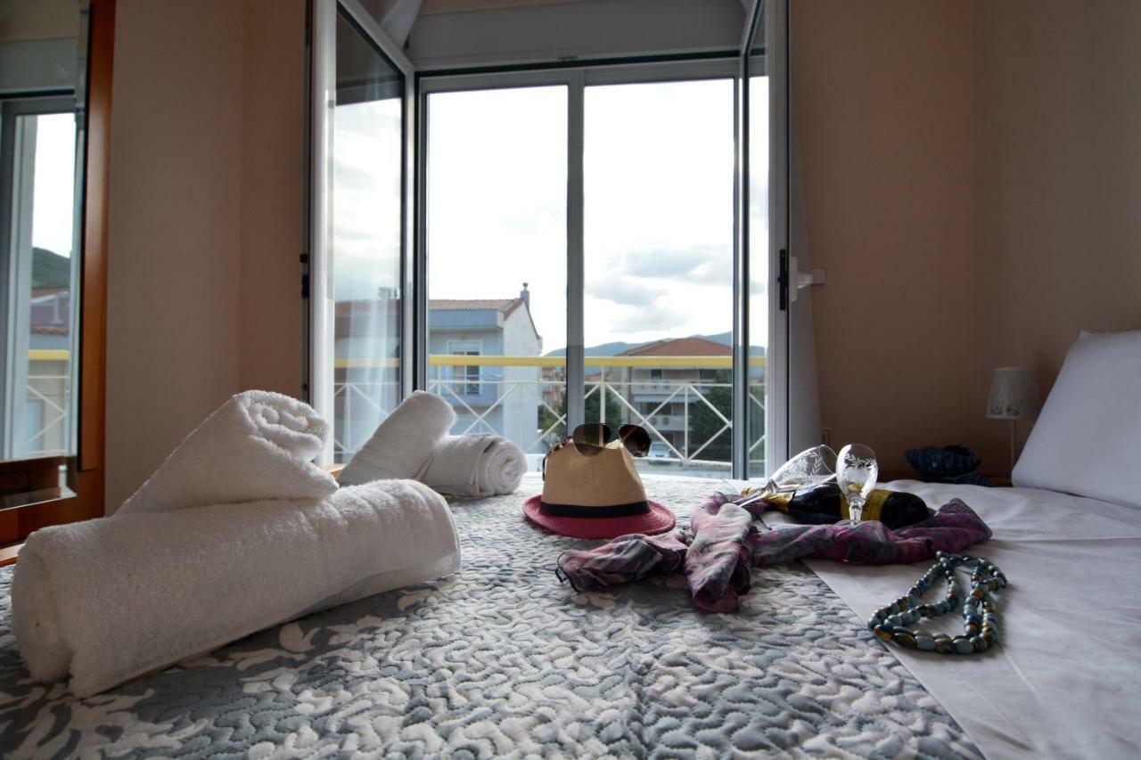 Elegant Apartment Near The Beach Néa Péramos Exteriér fotografie