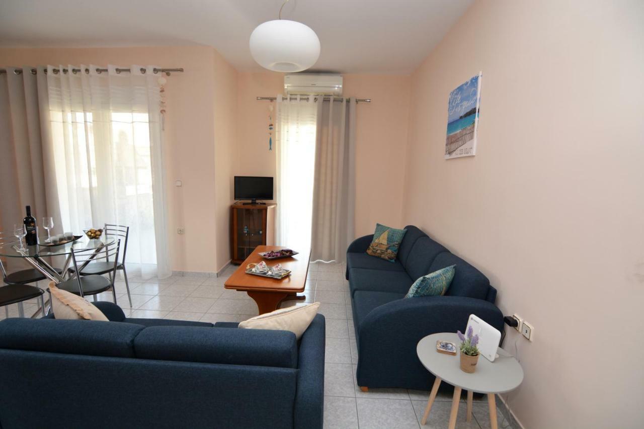 Elegant Apartment Near The Beach Néa Péramos Exteriér fotografie