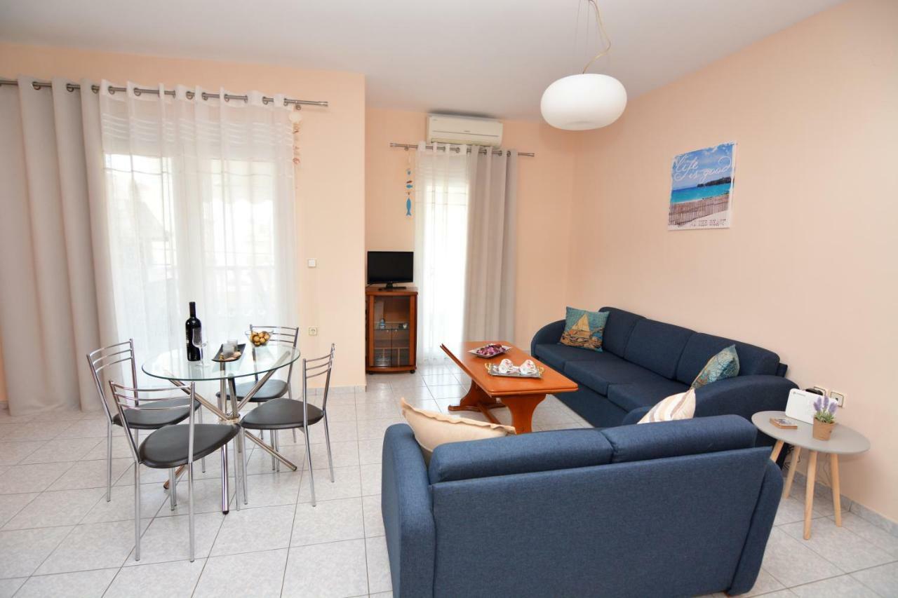 Elegant Apartment Near The Beach Néa Péramos Exteriér fotografie