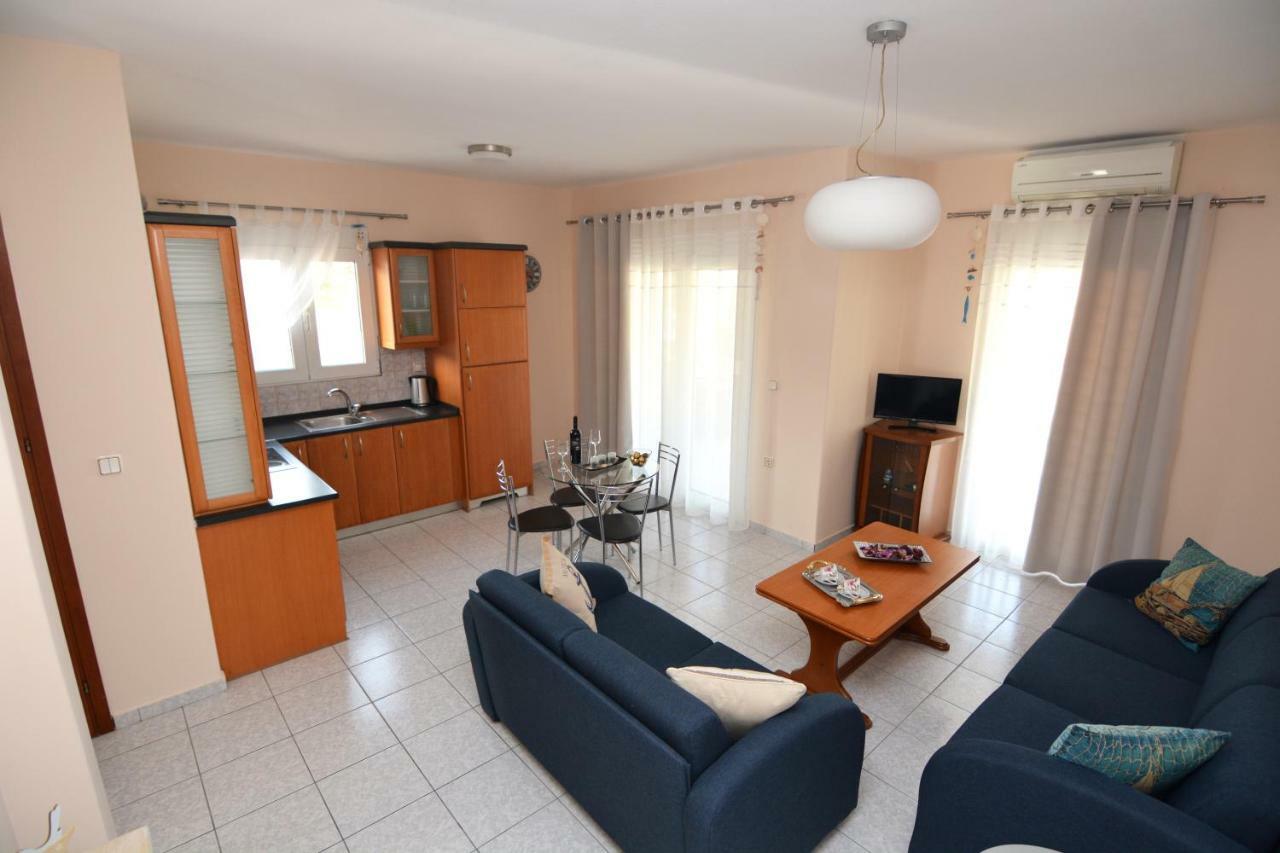 Elegant Apartment Near The Beach Néa Péramos Exteriér fotografie